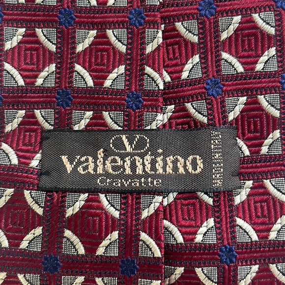 Valentino 100% Silk ‘Made in Italy’ Tie - Picture 5 of 7